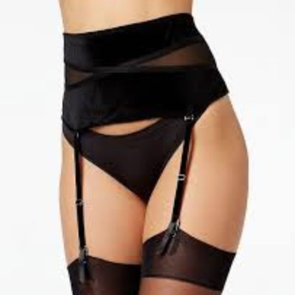🛍2/$25🛍 Maidenform Velvet Black Lace Garter